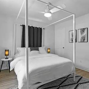  Apartment Zebra House - Close 2 Tampabay Has To Offer